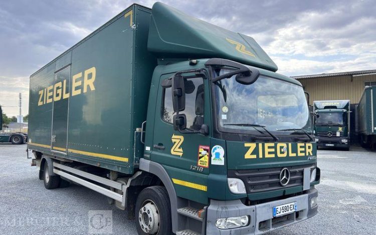 MERCEDES ATEGO 1218 CAISSE HAYON VERT EJ-590-EX