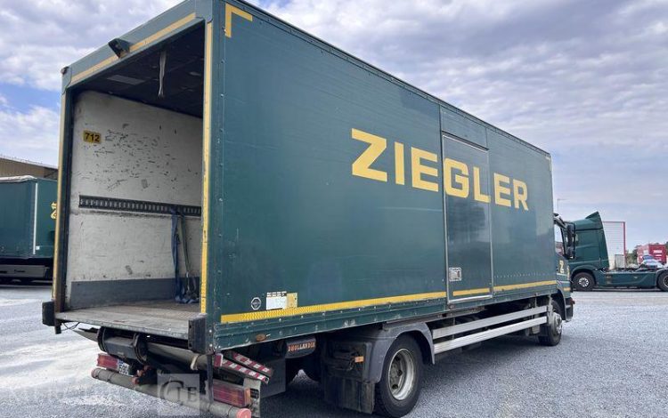 MERCEDES ATEGO 1218 CAISSE HAYON VERT EJ-590-EX