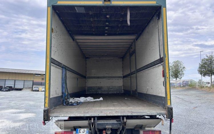 MERCEDES ATEGO 1218 CAISSE HAYON VERT EJ-590-EX
