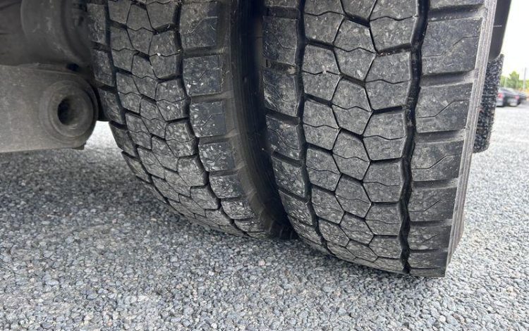 MERCEDES ATEGO 1218 CAISSE HAYON VERT EJ-590-EX