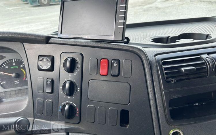 MERCEDES ATEGO 1218 CAISSE HAYON VERT EJ-590-EX