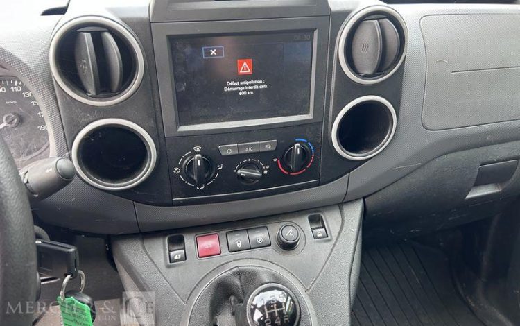 PEUGEOT PARTNER BLANC EJ-751-HK