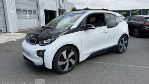 BMW I3 BLANC EJ-902-TG