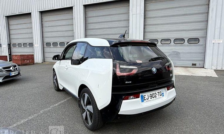 BMW I3 BLANC EJ-902-TG