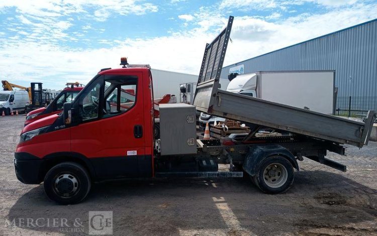 IVECO 35C13 BENNE SIMPLE CAB COFFRE  EJ-946-PB