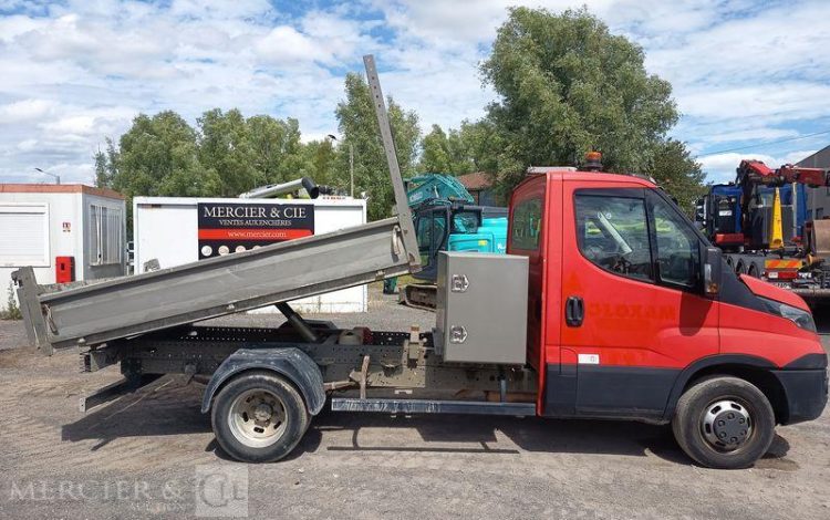 IVECO 35C13 BENNE SIMPLE CAB COFFRE  EJ-946-PB