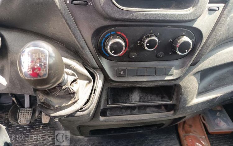 IVECO 35C13 BENNE SIMPLE CAB COFFRE  EJ-946-PB