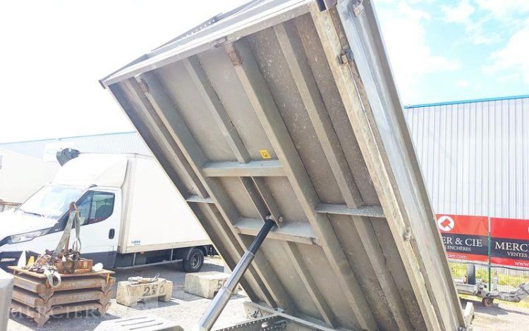 IVECO 35C13 BENNE SIMPLE CAB COFFRE  EJ-946-PB