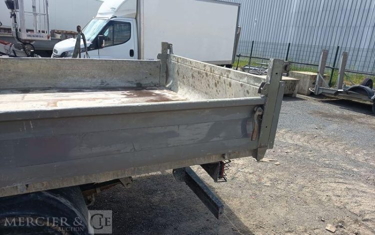 IVECO 35C13 BENNE SIMPLE CAB COFFRE  EJ-946-PB