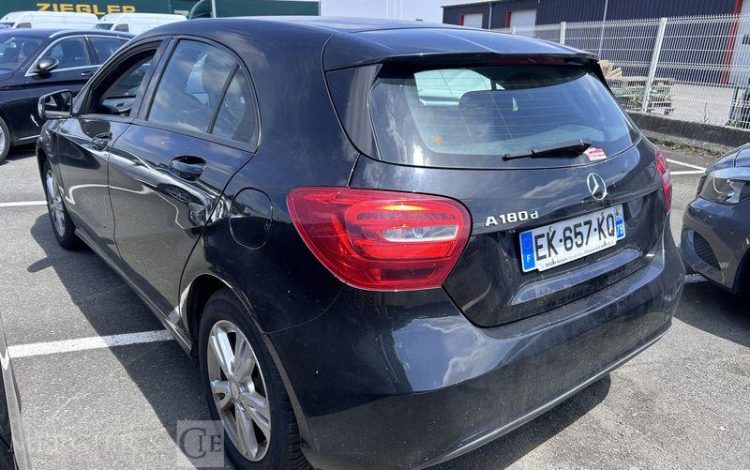 MERCEDES CLASSE A NOIR EK-657-KQ