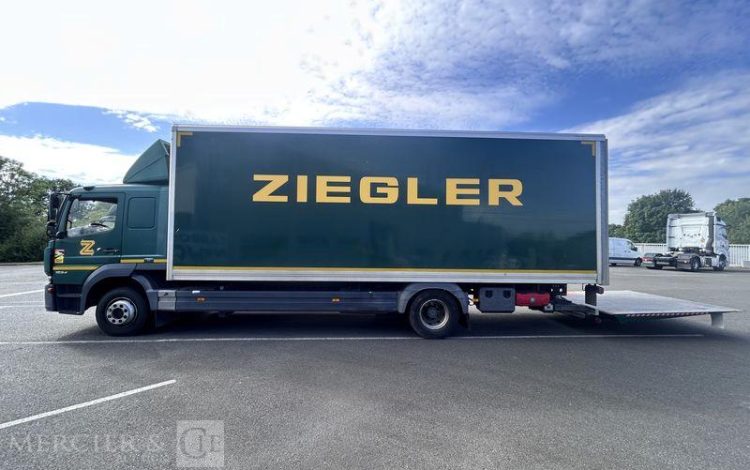 MERCEDES ATEGO 1524 CAISSE HAYON BVA VERT EV-277-ZQ