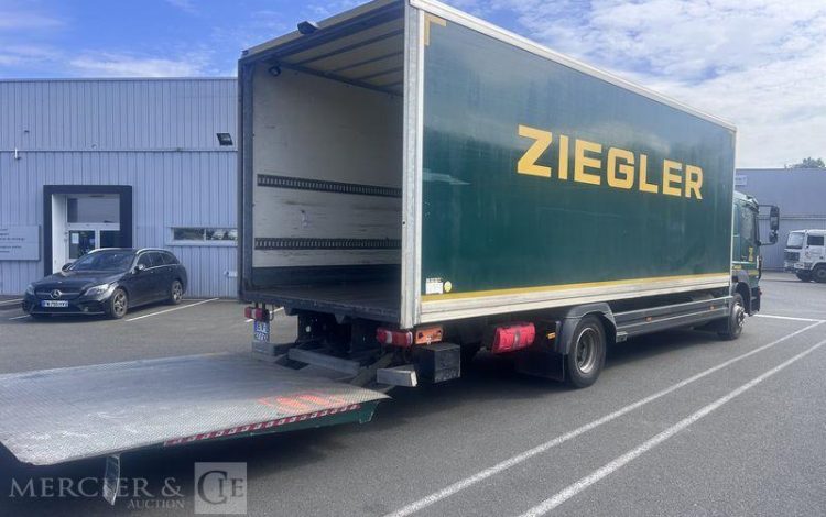 MERCEDES ATEGO 1524 CAISSE HAYON BVA VERT EV-277-ZQ