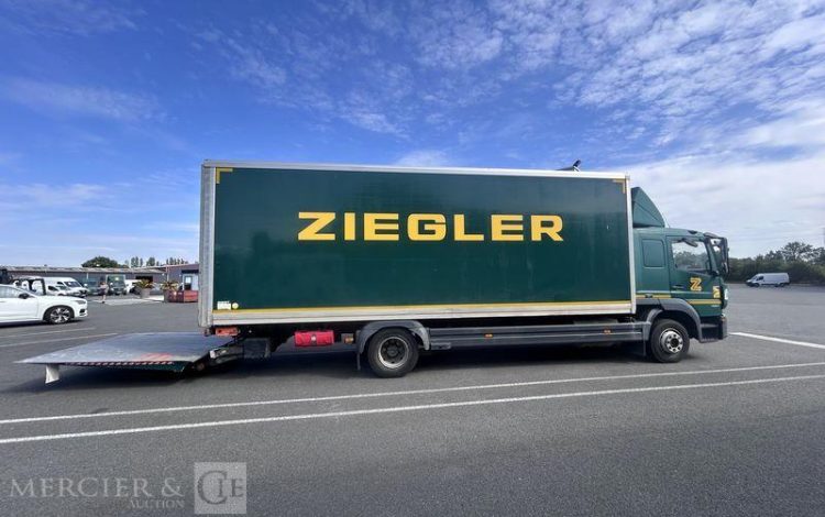 MERCEDES ATEGO 1524 CAISSE HAYON BVA VERT EV-277-ZQ