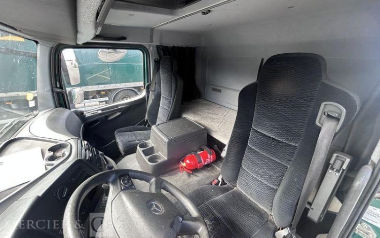 MERCEDES ATEGO 1524 CAISSE HAYON BVA VERT EV-277-ZQ