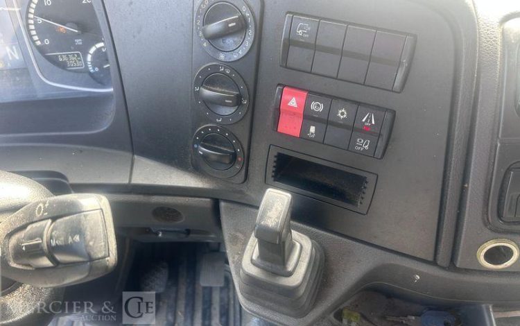 MERCEDES ATEGO 1524 CAISSE HAYON BVA VERT EV-277-ZQ