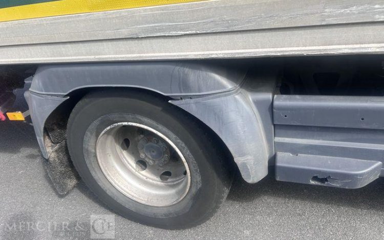 MERCEDES ATEGO 1524 CAISSE HAYON BVA VERT EV-277-ZQ