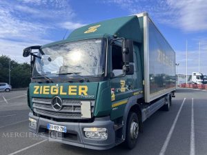 MERCEDES ATEGO 1524 CAISSE HAYON BVA VERT EV-612-ZN