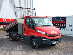 IVECO DAILY 35C12 BENNE AVEC COFFRE ACIER DIESEL – 125572 KMS – ANNEE 2018 ROUGE EW-052-VW