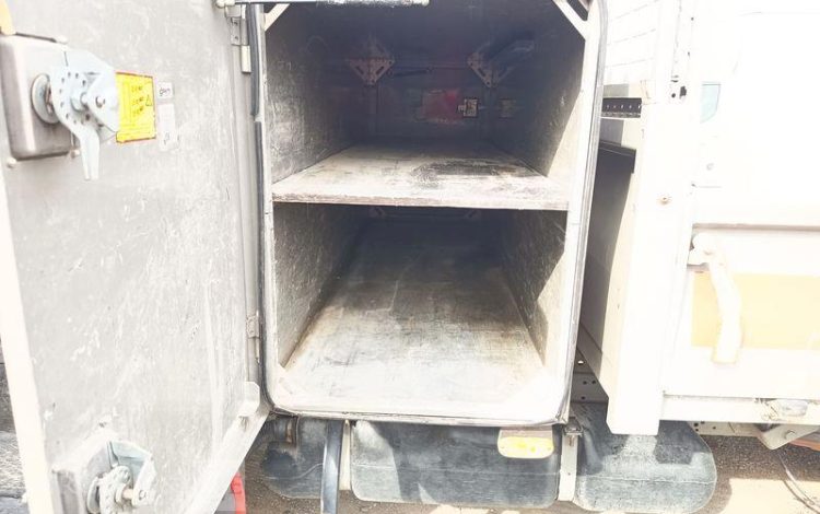IVECO DAILY 35C12 BENNE AVEC COFFRE ACIER DIESEL – 125572 KMS – ANNEE 2018 ROUGE EW-052-VW