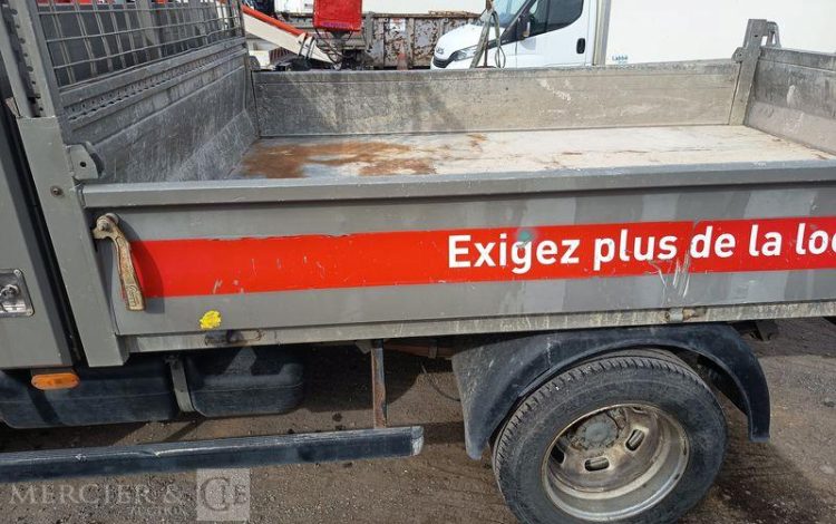 IVECO DAILY 35C12 BENNE AVEC COFFRE ACIER DIESEL – 125572 KMS – ANNEE 2018 ROUGE EW-052-VW