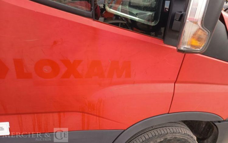 IVECO DAILY 35C12 BENNE AVEC COFFRE ACIER DIESEL – 125572 KMS – ANNEE 2018 ROUGE EW-052-VW