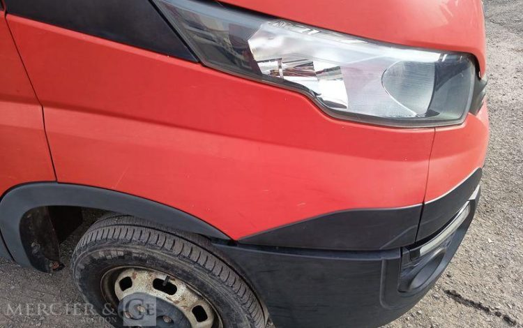 IVECO DAILY 35C12 BENNE AVEC COFFRE ACIER DIESEL – 125572 KMS – ANNEE 2018 ROUGE EW-052-VW