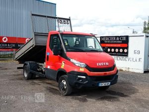 IVECO DAILY 35C12 AVEC BENNE –  DIESEL – 120231 KMS – ANNEE 2018 ROUGE EW-746-WX