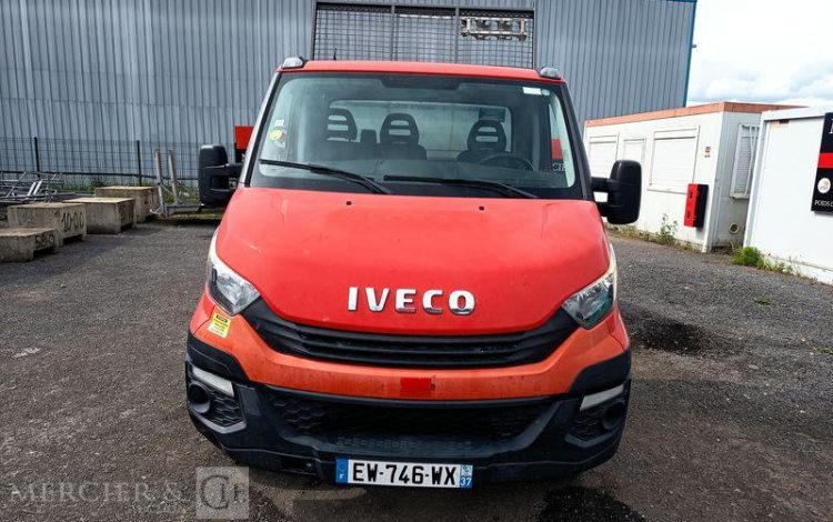 IVECO DAILY 35C12 AVEC BENNE –  DIESEL – 120231 KMS – ANNEE 2018 ROUGE EW-746-WX