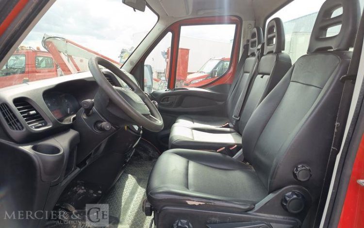 IVECO DAILY 35C12 AVEC BENNE –  DIESEL – 120231 KMS – ANNEE 2018 ROUGE EW-746-WX