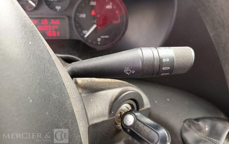 IVECO DAILY 35C12 AVEC BENNE –  DIESEL – 120231 KMS – ANNEE 2018 ROUGE EW-746-WX