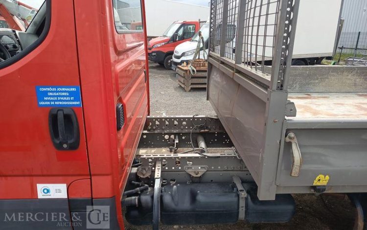 IVECO DAILY 35C12 AVEC BENNE –  DIESEL – 120231 KMS – ANNEE 2018 ROUGE EW-746-WX