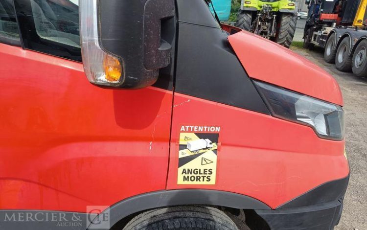 IVECO DAILY 35C12 AVEC BENNE –  DIESEL – 120231 KMS – ANNEE 2018 ROUGE EW-746-WX