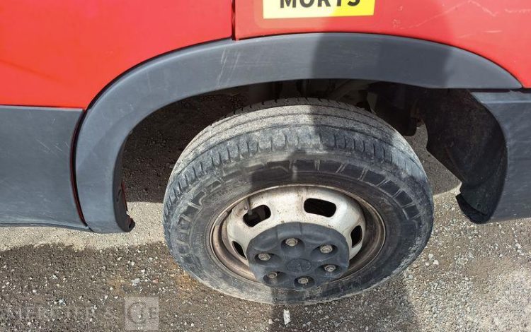 IVECO DAILY 35C12 AVEC BENNE –  DIESEL – 120231 KMS – ANNEE 2018 ROUGE EW-746-WX