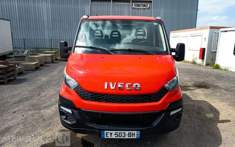 IVECO CAMION BENNE SIMPLE CABINE COFFRE  EY-503-BH