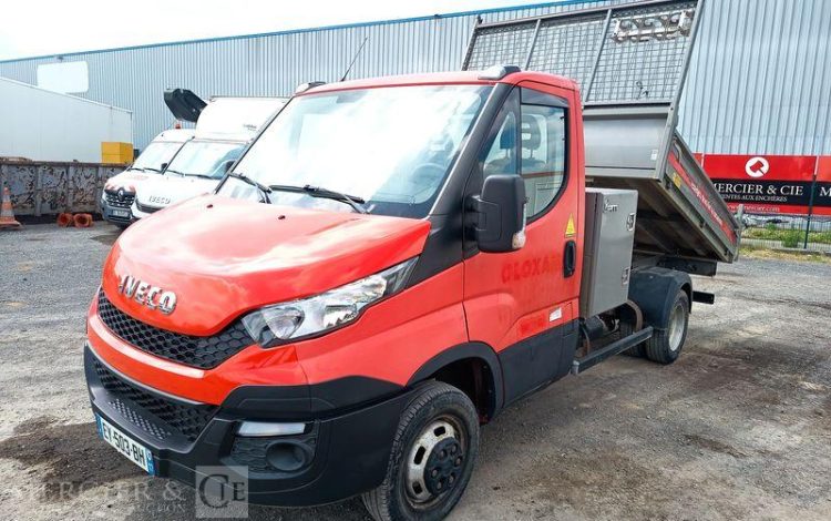 IVECO CAMION BENNE SIMPLE CABINE COFFRE  EY-503-BH