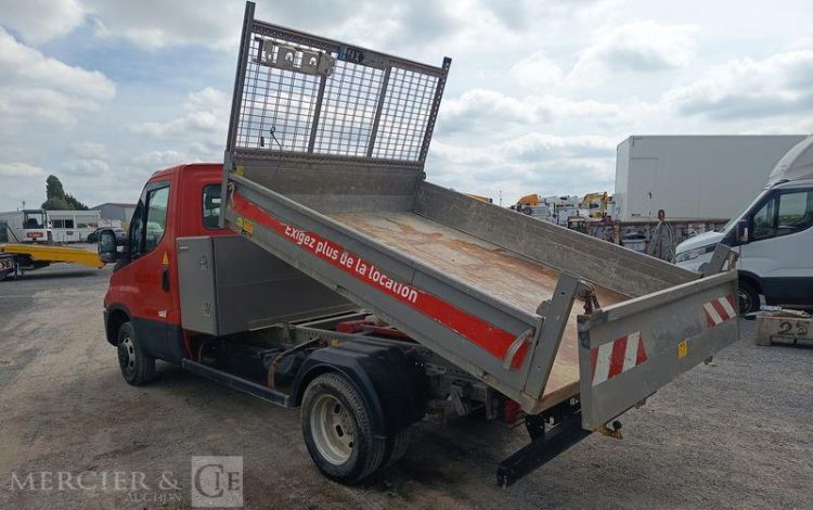 IVECO CAMION BENNE SIMPLE CABINE COFFRE  EY-503-BH