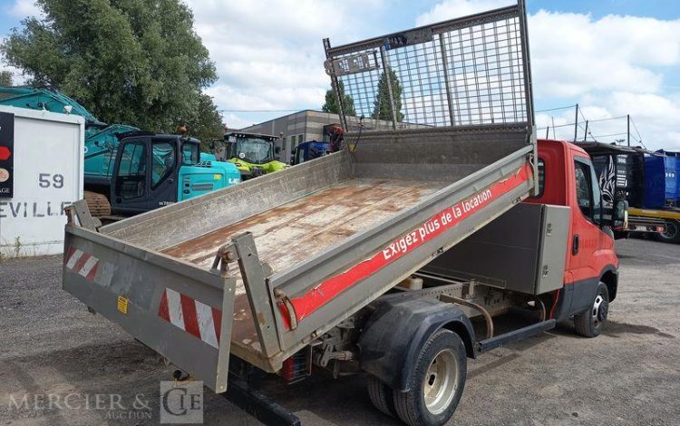 IVECO CAMION BENNE SIMPLE CABINE COFFRE  EY-503-BH