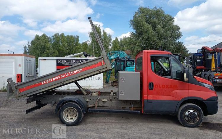 IVECO CAMION BENNE SIMPLE CABINE COFFRE  EY-503-BH