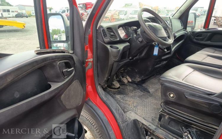 IVECO CAMION BENNE SIMPLE CABINE COFFRE  EY-503-BH