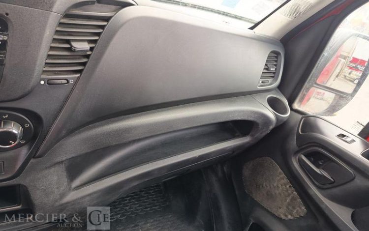IVECO CAMION BENNE SIMPLE CABINE COFFRE  EY-503-BH