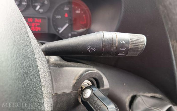IVECO CAMION BENNE SIMPLE CABINE COFFRE  EY-503-BH