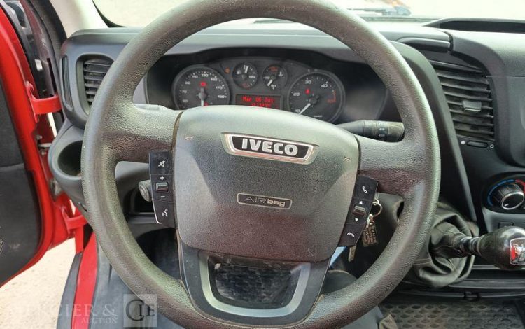 IVECO CAMION BENNE SIMPLE CABINE COFFRE  EY-503-BH