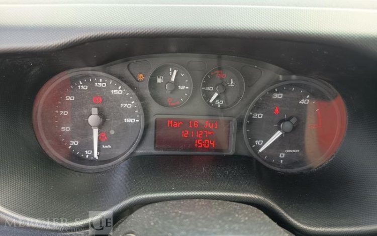 IVECO CAMION BENNE SIMPLE CABINE COFFRE  EY-503-BH