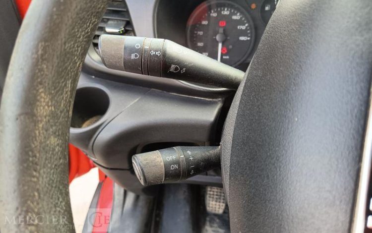 IVECO CAMION BENNE SIMPLE CABINE COFFRE  EY-503-BH