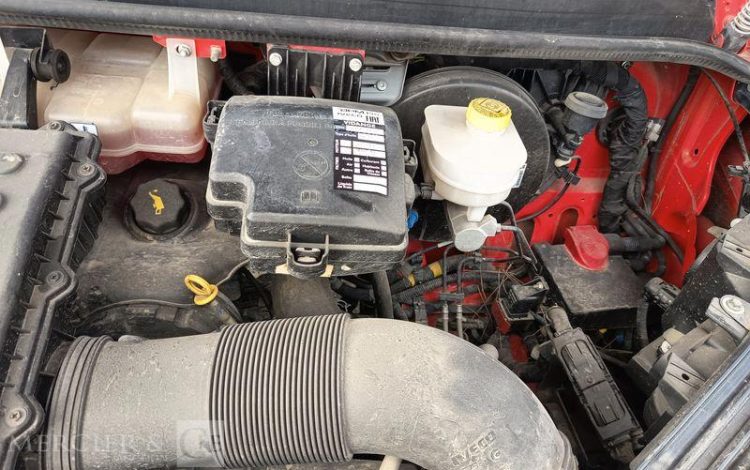 IVECO CAMION BENNE SIMPLE CABINE COFFRE  EY-503-BH