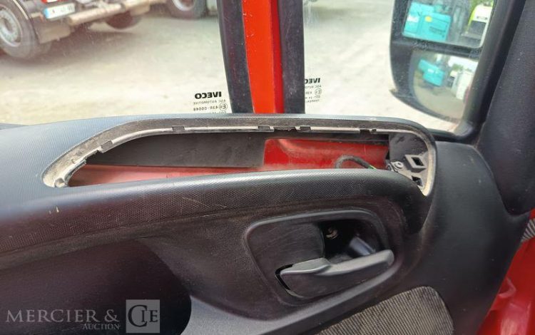IVECO CAMION BENNE SIMPLE CABINE COFFRE  EY-503-BH