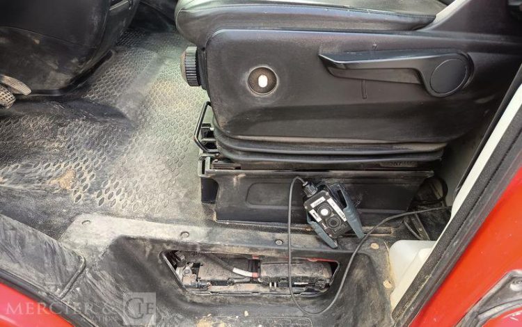 IVECO CAMION BENNE SIMPLE CABINE COFFRE  EY-503-BH