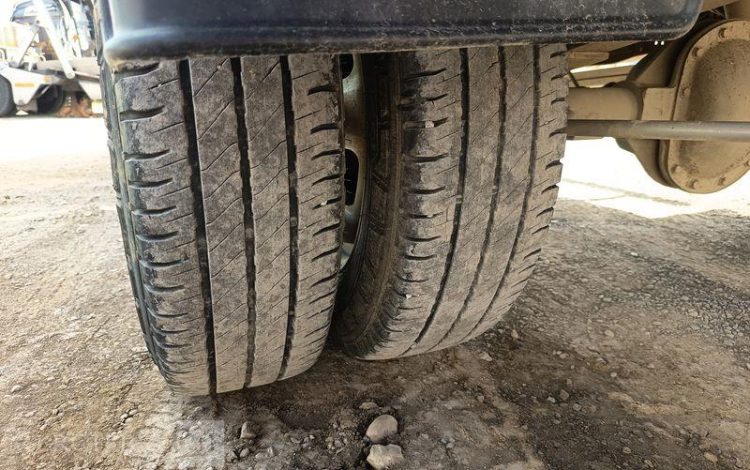 IVECO CAMION BENNE SIMPLE CABINE COFFRE  EY-503-BH