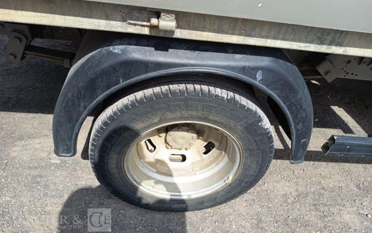 IVECO CAMION BENNE SIMPLE CABINE COFFRE  EY-503-BH