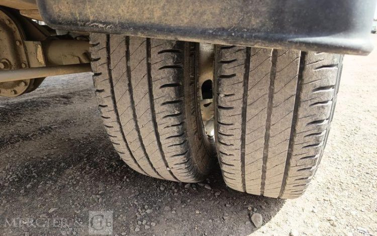 IVECO CAMION BENNE SIMPLE CABINE COFFRE  EY-503-BH